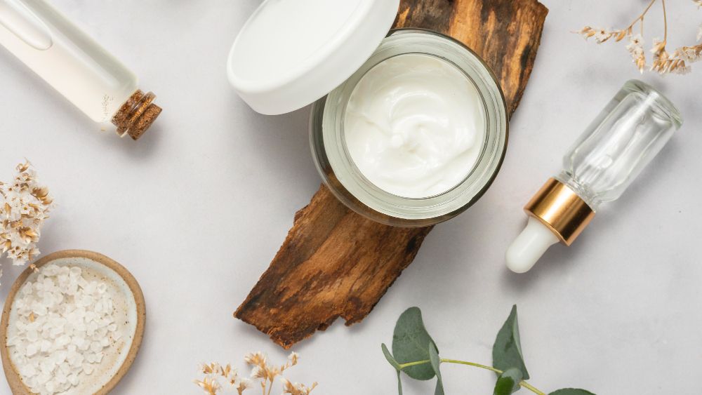 3. Curatarea fetei acasa - care sunt cele mai potrivite produse?